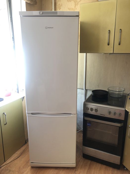 Холодильник Indesit в отл сост