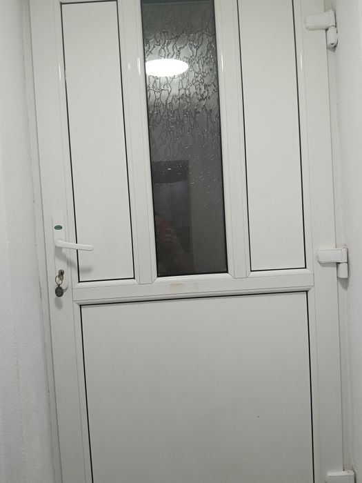 Ușa termopan interior sau exterior