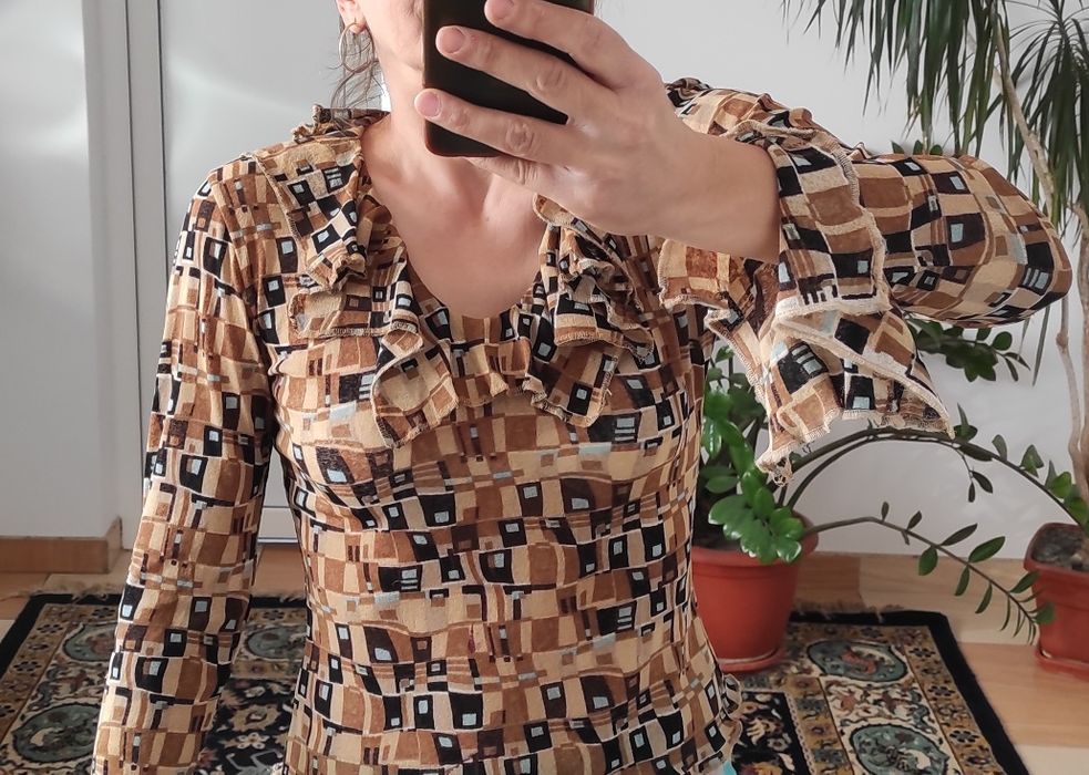 Bluza cu volanase