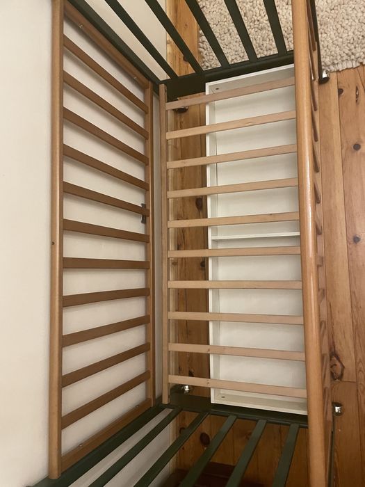 Детско креватче масив