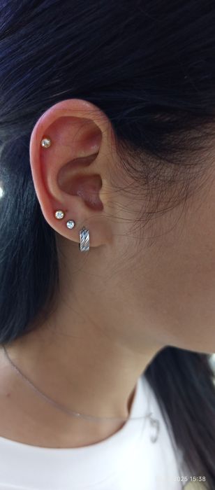 Mutloqo og'riqsiz Quloq Burun teshamiz