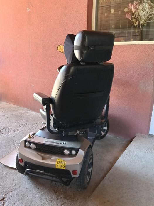 Scuter pentulți cu dizabilități sau bătrâni
