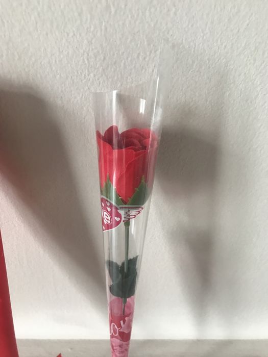 Розы из мыла в подарочной упаковке