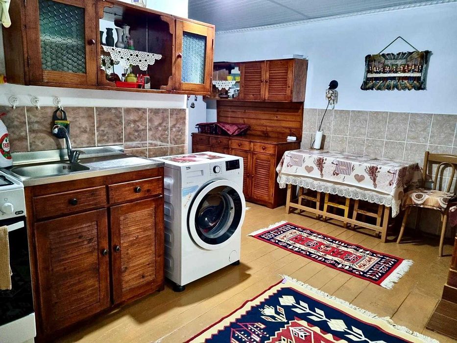 Casă de vânzare la țară complet utilata