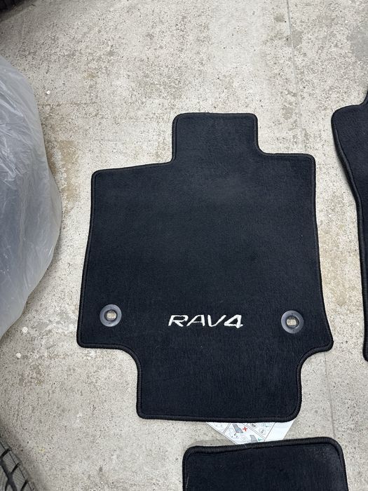 Родные коврики от RAV-4!