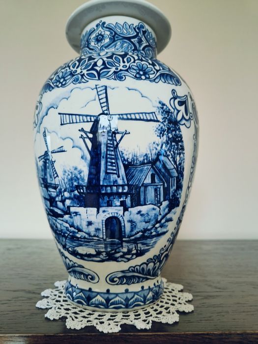 Колекционерска голяма ваза с капак Delft