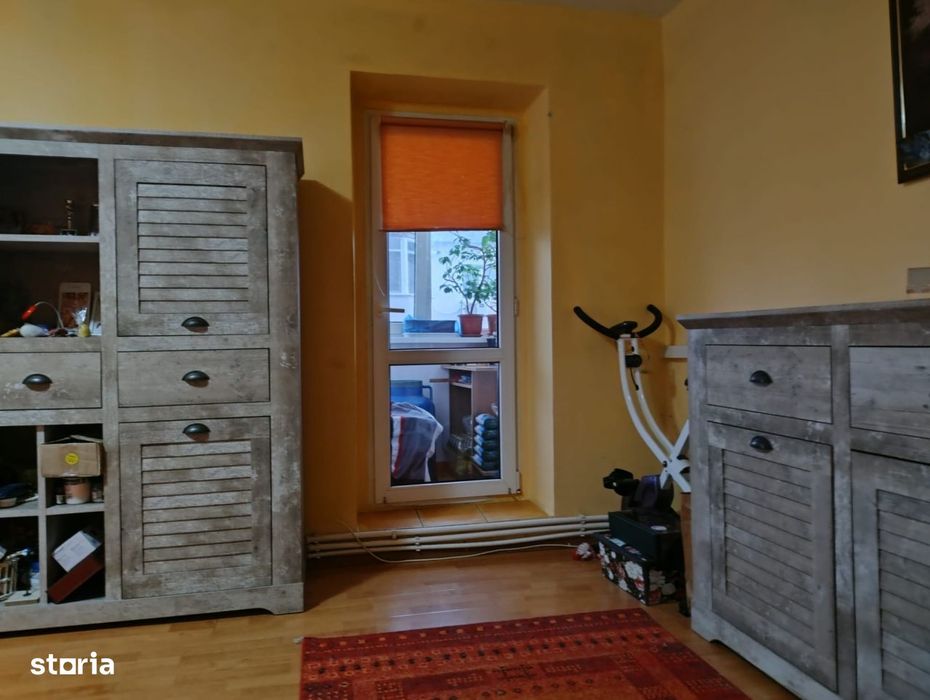 - Apartament 3 camere Calarasi 4, etaj 3. Suprafata 72mp.