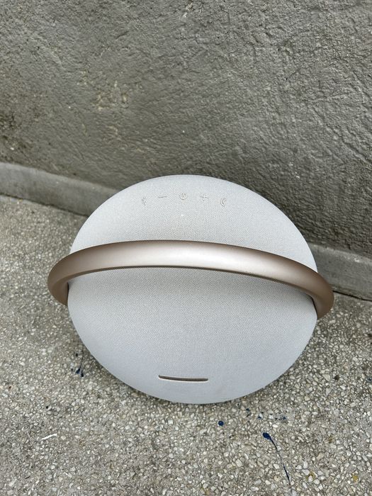 Harman kardon onyx studio  8