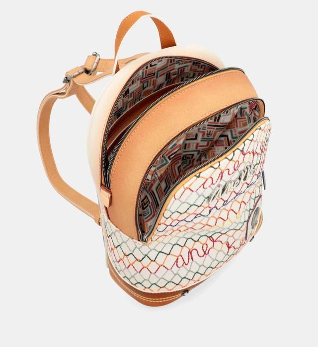 Прекрасна раничка на Anekke, Aneke, Анеке