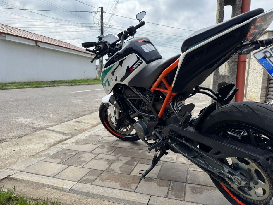 Vând KTM duke 125 edition