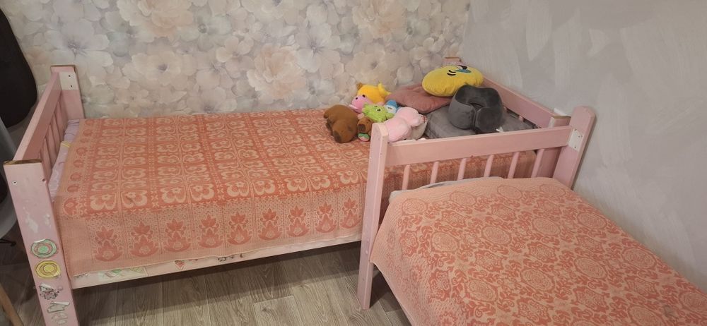 Продам кровати с матрасом.