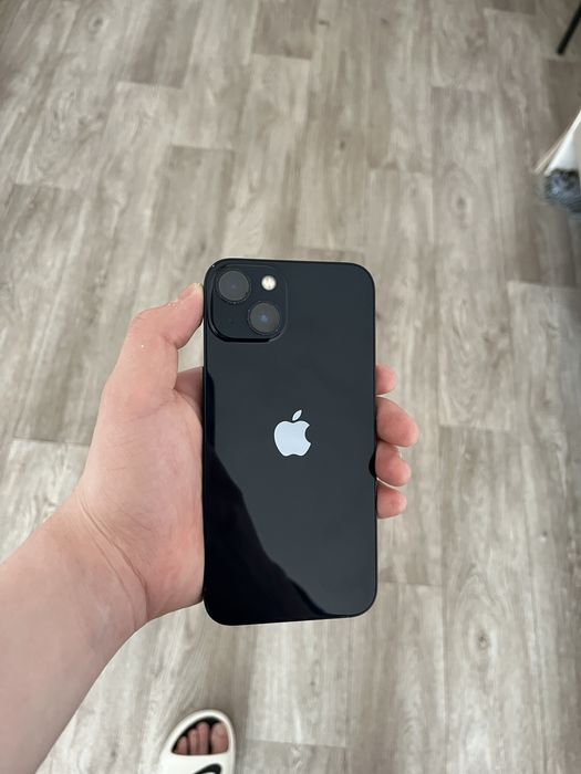 Продам Айфон 13