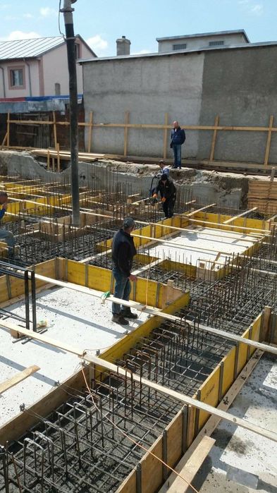 Construim Case la rosu /la cheie .