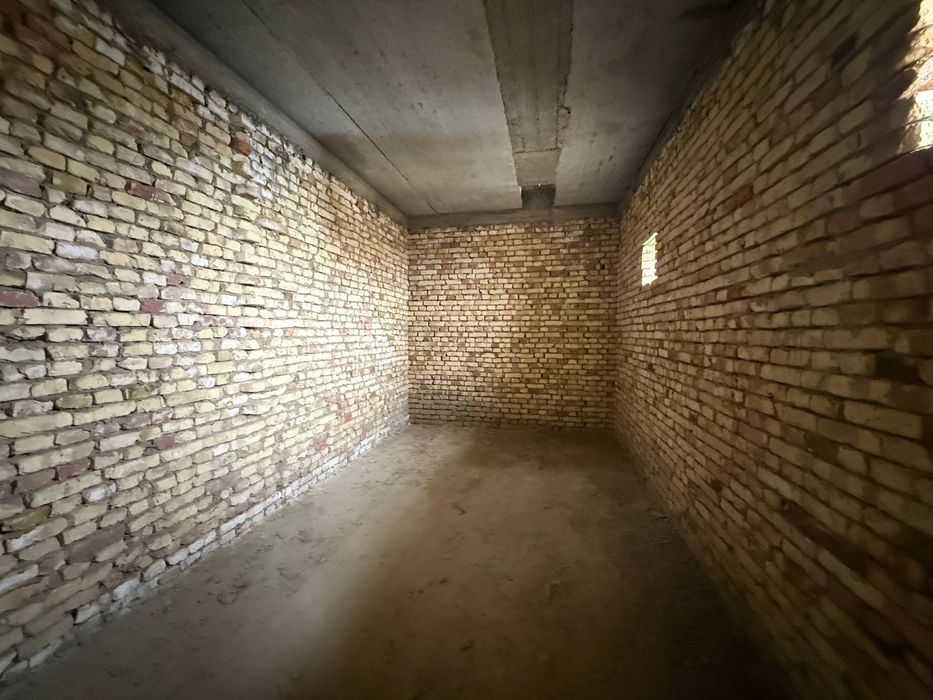 Tayyor 2 qavatli 3 sotiqli hovli sotiladi