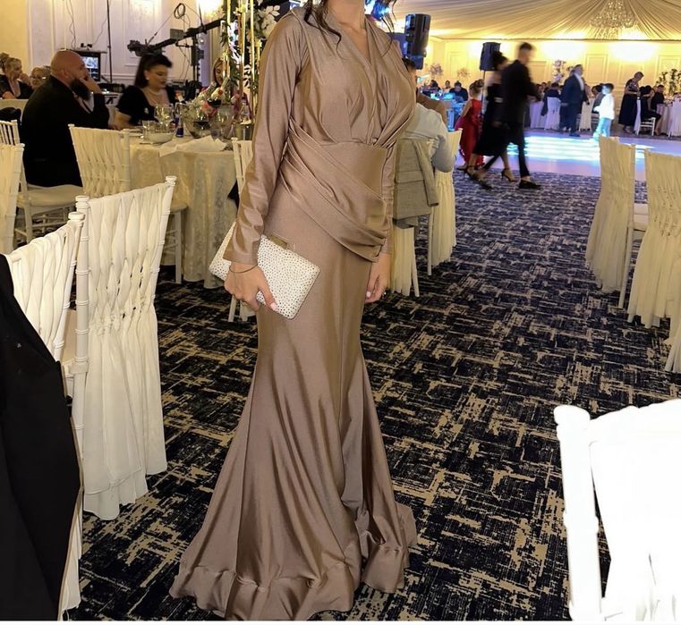 Vand rochie de seara marimea S-XS purtata o singura data