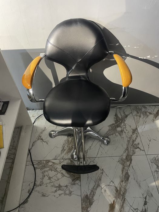 Парикмахерское кресло