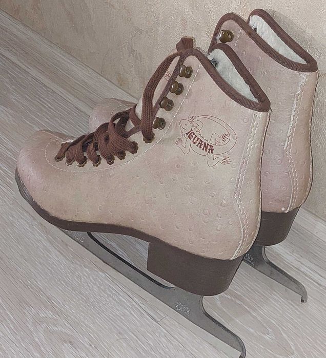 Продам Коньки фигурные