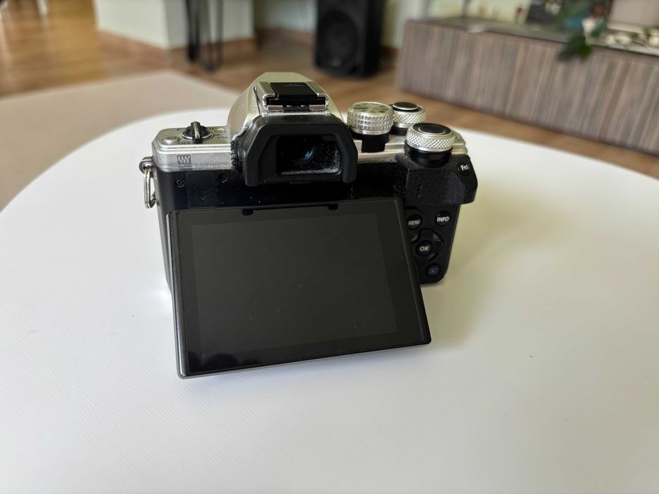 Olympus OM-D E-M10 Mark II - тяло