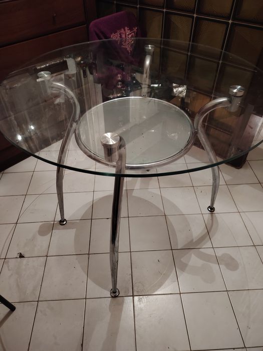 Кръгла стъклена трапеза маса