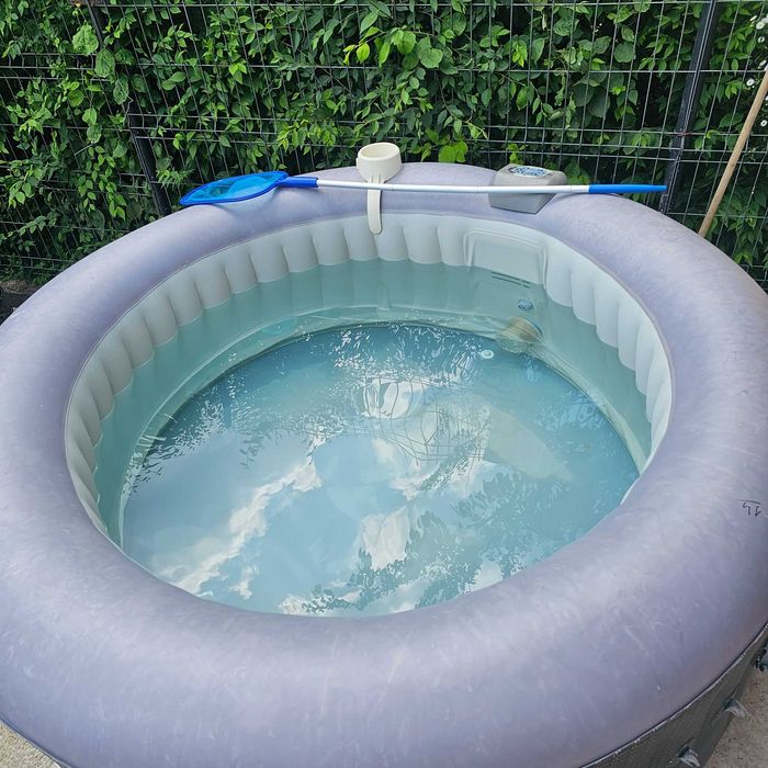 Piscina Gonflabila cu jacuzzi