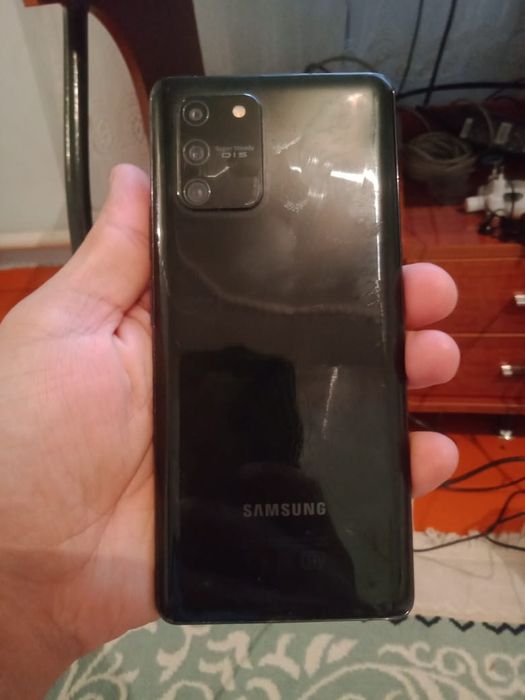 Самсунг S 10Lite