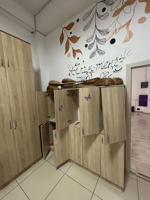 Шкаф для офиса в хорошем состояний