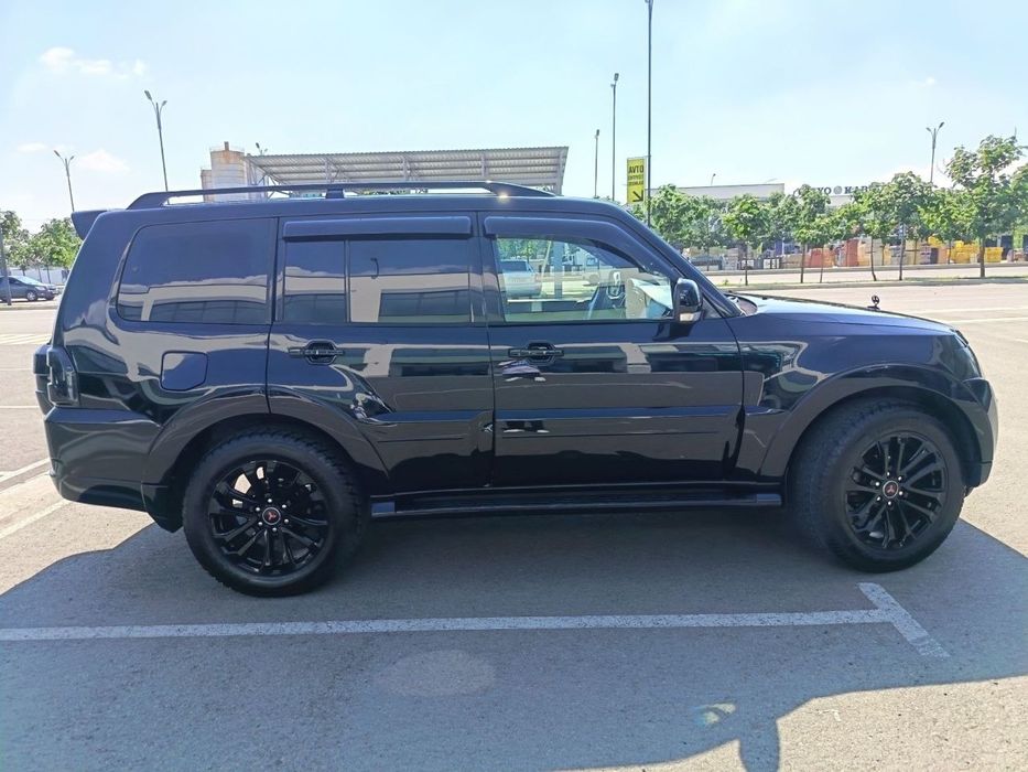 Mitsubishi Pajero 4