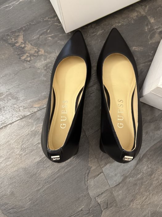 Обувки на ток Guess 40