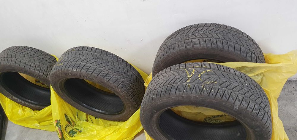 Goodyear 225 55 R18 Зимни