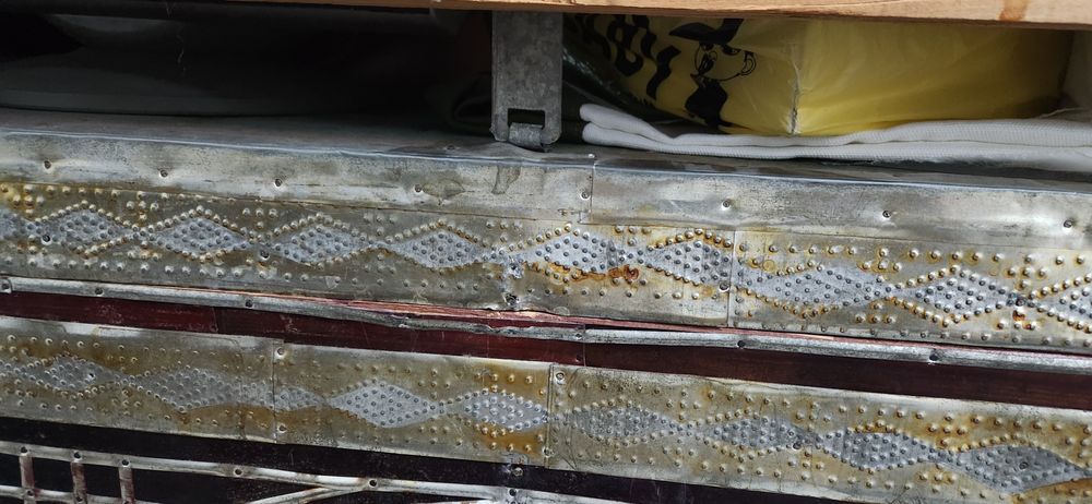 Сандик нарса солишга размери эни 500 га узунлиги 1,10 холати.яхши