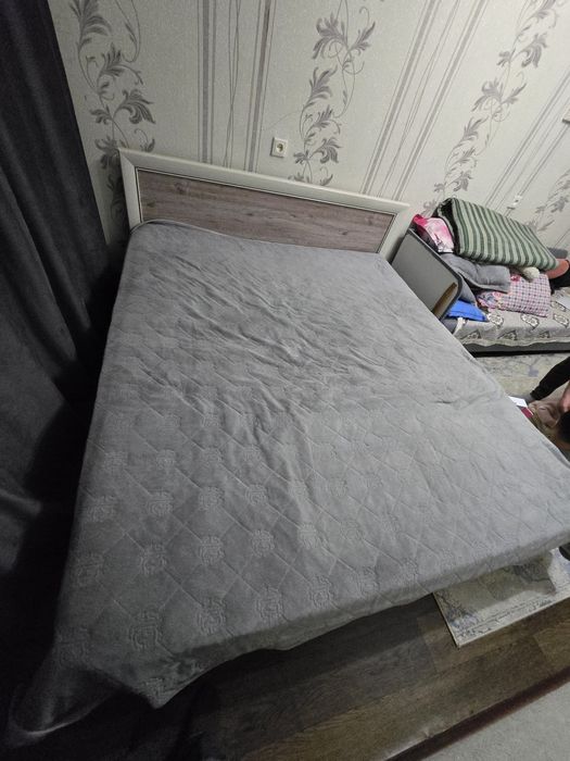 Двухспальный кроват