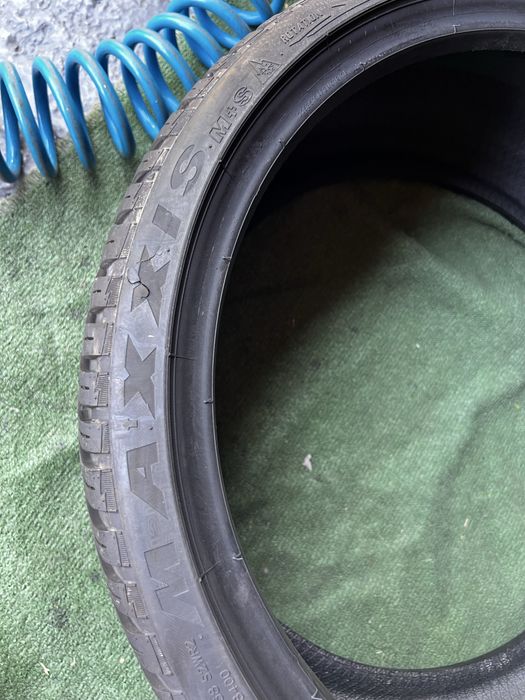 225 35 19 maxis all season