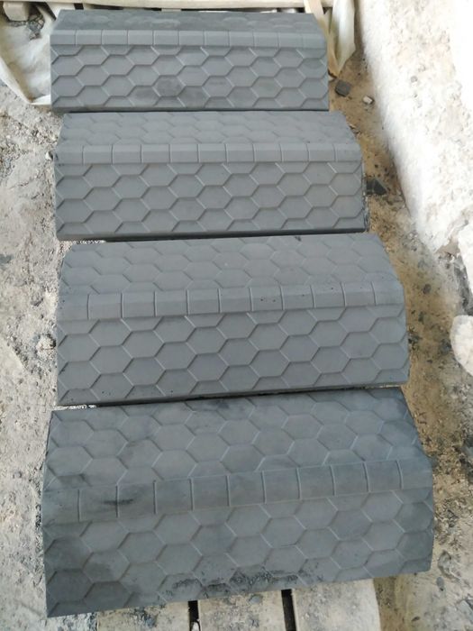 Шляпки на пескоблок забор