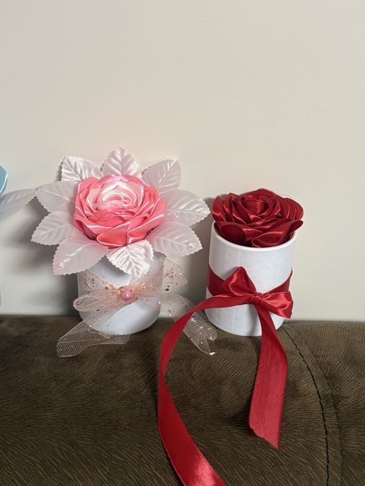 Букети от сатенени рози