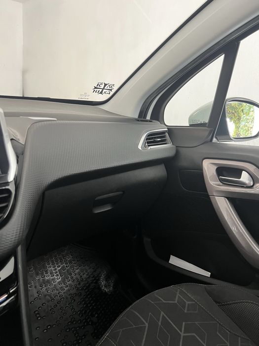 Peugeot 2008 alb