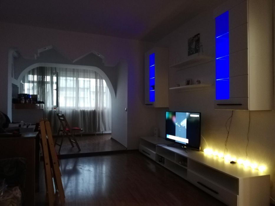 Vand mobila/biblioteca pentru living