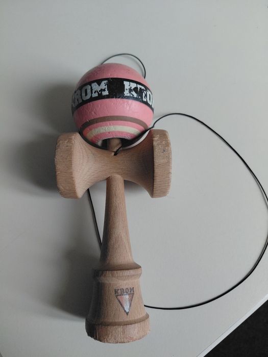 Kendama stroggo semnata de xremus