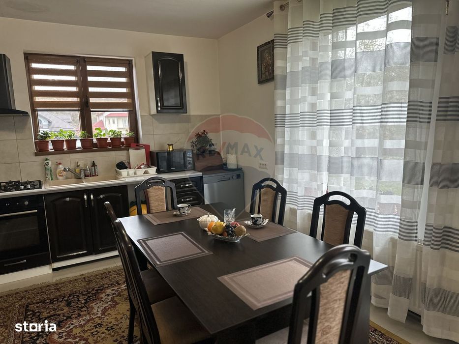 Casă / Vilă Girov Contesti