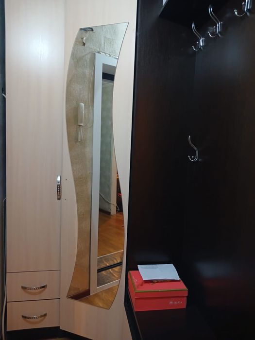 Продам угловой шкаф для прихожей