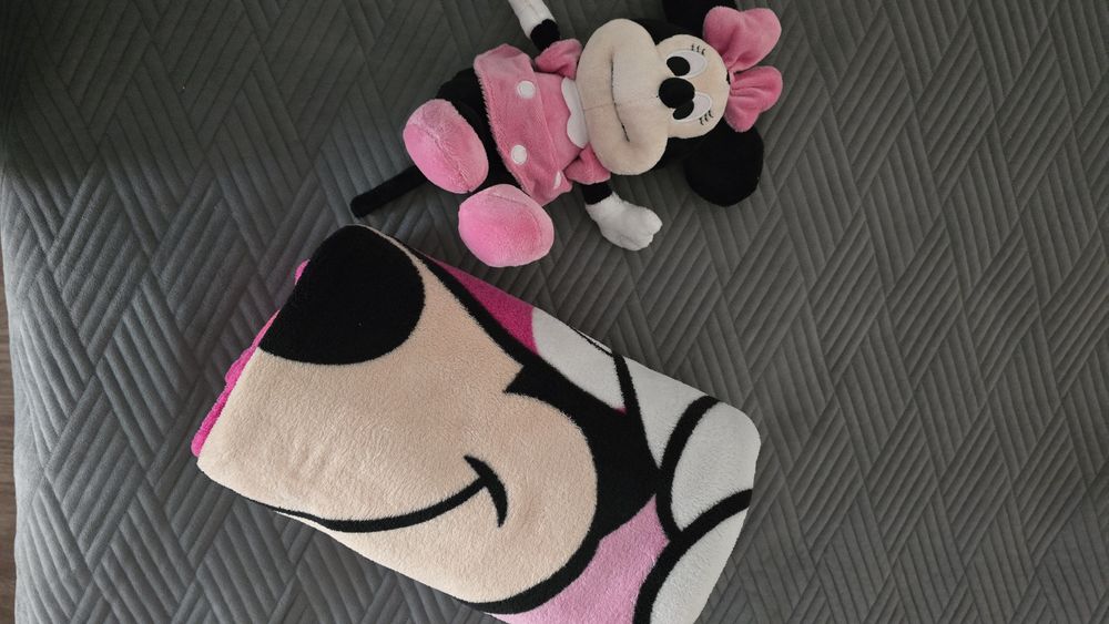 Set Minnie pentru fetițe/ Set Minnie pluș și pătură