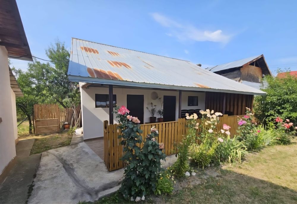 Casa  cu teren 2500 MP com. Babana