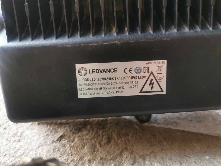 LEDVANCE Floodlight 180 W, 20 000 lm, IP65 – с UK щепсел