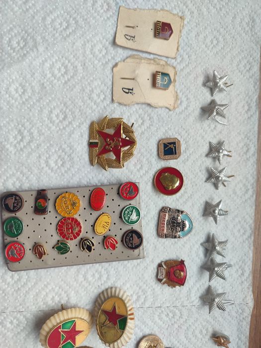 Колекция значки и брошки