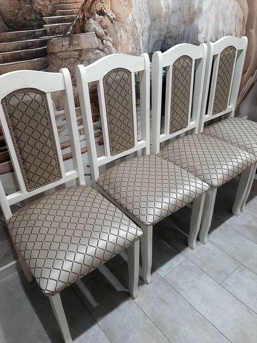 Мягкие стулья 8 шт. ( дерево).