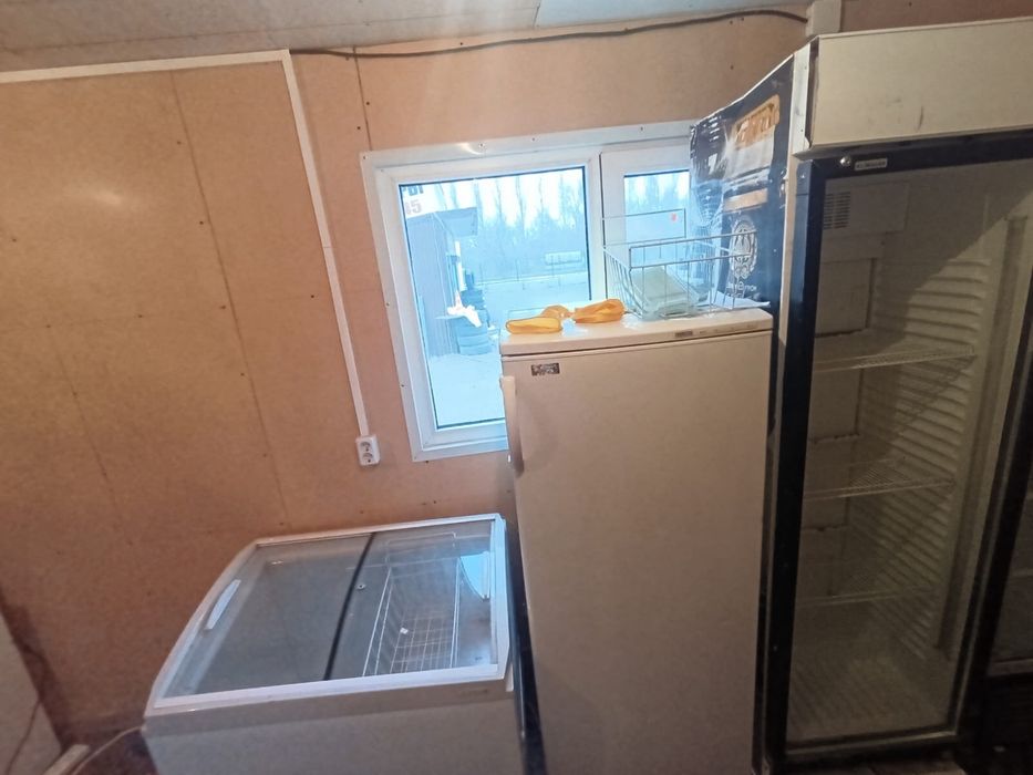 Продам витринный морозильник 1м