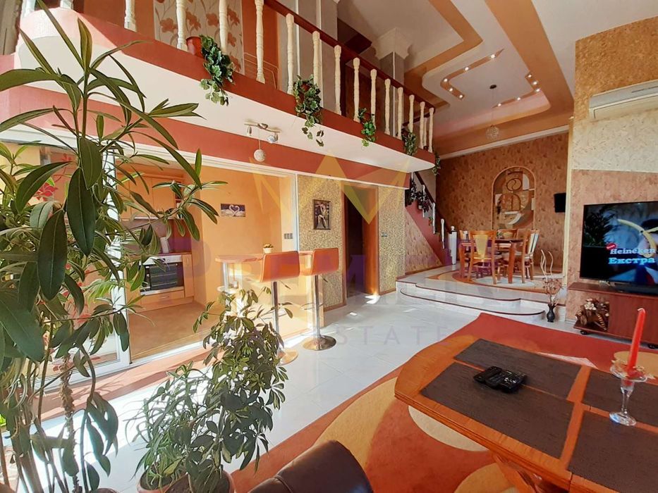 Дава се под наем Мезонет в Варна, Колхозен пазар - 150 кв.м за 765 € - Снимка #1