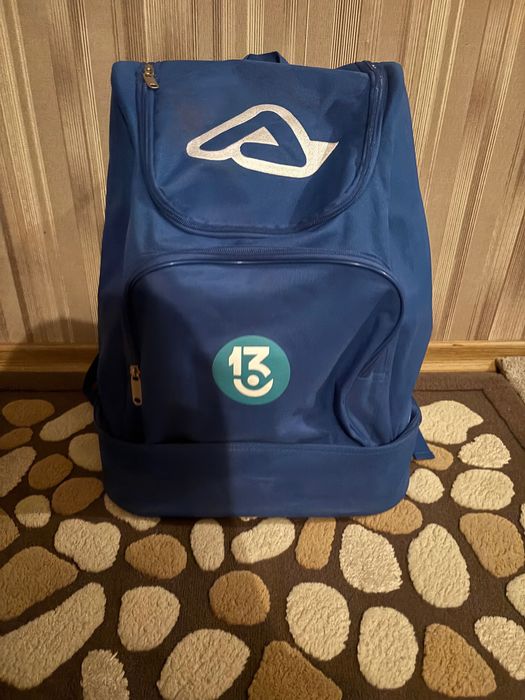 Vând ghiozdan fotbal