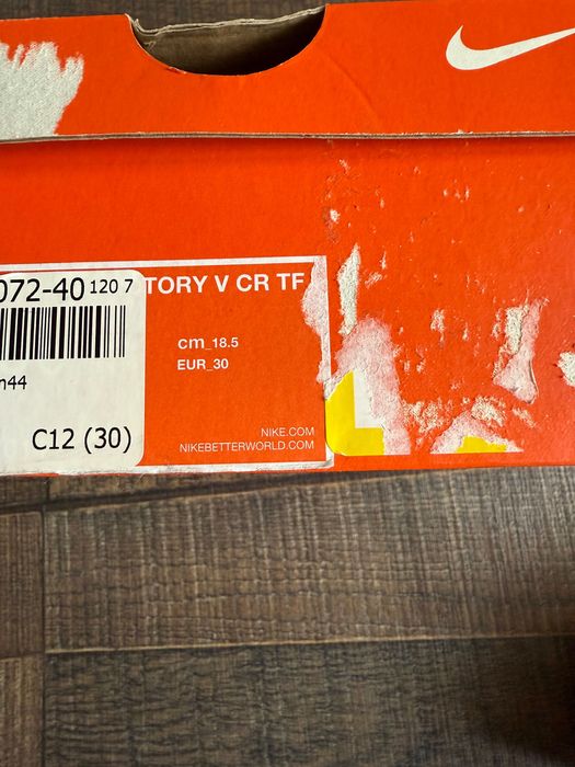 Продавам футболни маратонки Nike CR7