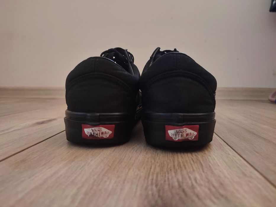 Продавам оригинални обувки Vans Old Skool