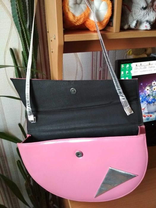 Продам сумочку розовую, стильную